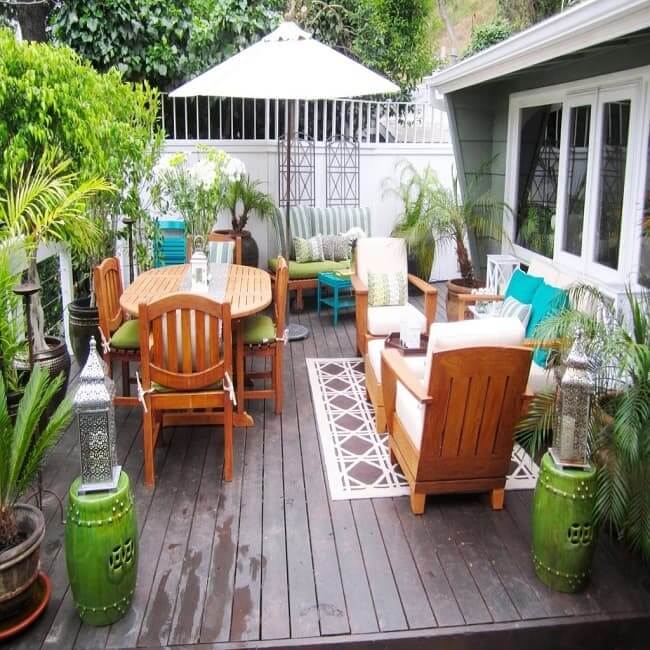 small deck furnishings